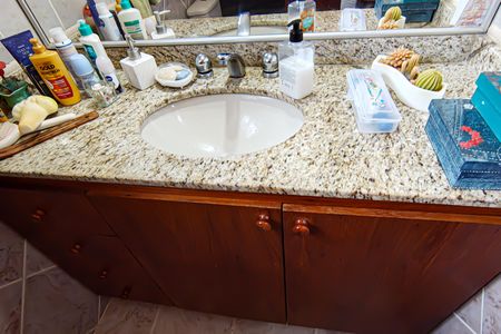 Casa de condomínio à venda com 250m², 4 quartos e 1 vaga Casa de condomínio à venda com 250m², 4 quartos e 1 vagaBanheiro da Suíte