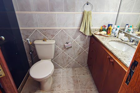 Casa de condomínio à venda com 250m², 4 quartos e 1 vaga Casa de condomínio à venda com 250m², 4 quartos e 1 vagaBanheiro da Suíte