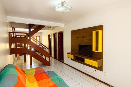 Casa de condomínio à venda com 250m², 4 quartos e 1 vaga Casa de condomínio à venda com 250m², 4 quartos e 1 vagaSala