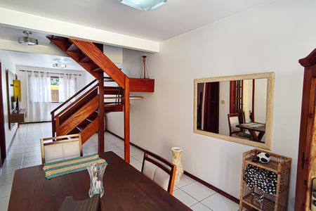 Casa de condomínio à venda com 250m², 4 quartos e 1 vaga Casa de condomínio à venda com 250m², 4 quartos e 1 vagaSala