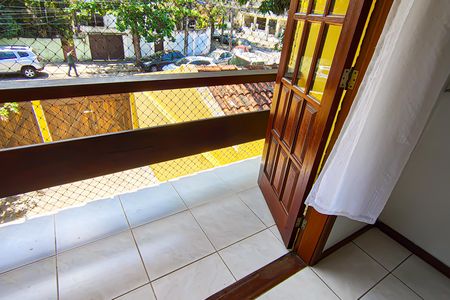 Casa de condomínio à venda com 250m², 4 quartos e 1 vaga Casa de condomínio à venda com 250m², 4 quartos e 1 vagaSuíte