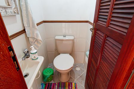 Casa de condomínio à venda com 250m², 4 quartos e 1 vaga Casa de condomínio à venda com 250m², 4 quartos e 1 vagaLavabo