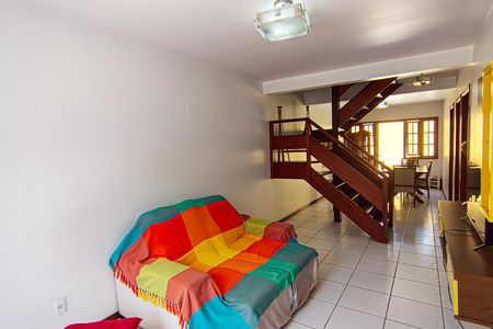 Casa de condomínio à venda com 250m², 4 quartos e 1 vaga Casa de condomínio à venda com 250m², 4 quartos e 1 vagaSala