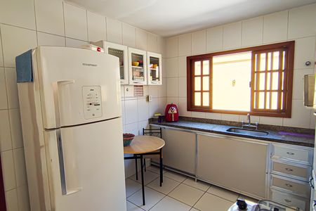 Casa de condomínio à venda com 250m², 4 quartos e 1 vaga Casa de condomínio à venda com 250m², 4 quartos e 1 vagaCozinha