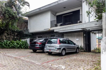 Casa para alugar com 350m², 3 quartos e 4 vagas Casa para alugar com 350m², 3 quartos e 4 vagasFachada