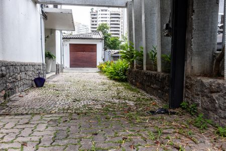 Casa para alugar com 350m², 3 quartos e 4 vagas Casa para alugar com 350m², 3 quartos e 4 vagasQuintal Frente