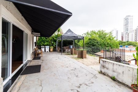 Casa para alugar com 350m², 3 quartos e 4 vagas Casa para alugar com 350m², 3 quartos e 4 vagasQuintal Fundos