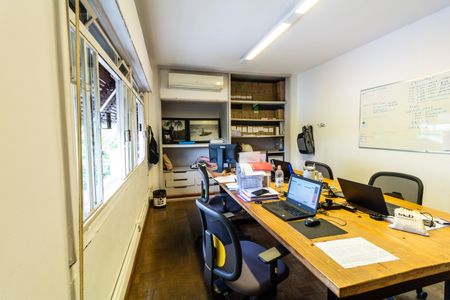 Casa para alugar com 350m², 3 quartos e 4 vagas Casa para alugar com 350m², 3 quartos e 4 vagasQuarto 1