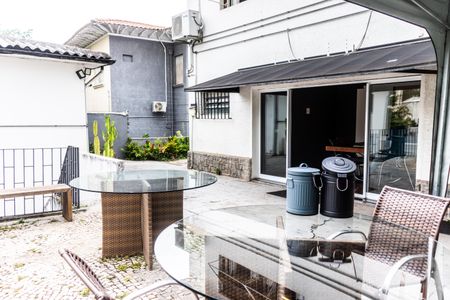 Casa para alugar com 350m², 3 quartos e 4 vagas Casa para alugar com 350m², 3 quartos e 4 vagasQuintal Fundos