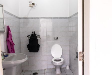 Casa para alugar com 350m², 3 quartos e 4 vagas Casa para alugar com 350m², 3 quartos e 4 vagasBanheiro de Serviço