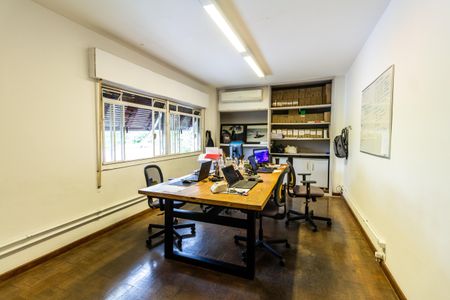 Casa para alugar com 350m², 3 quartos e 4 vagas Casa para alugar com 350m², 3 quartos e 4 vagasQuarto 1