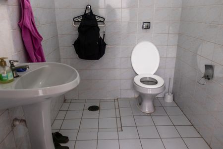 Casa para alugar com 350m², 3 quartos e 4 vagas Casa para alugar com 350m², 3 quartos e 4 vagasBanheiro de Serviço