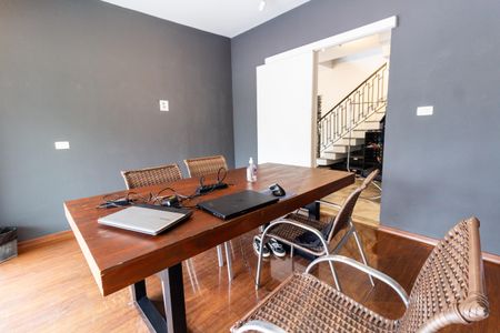 Casa para alugar com 350m², 3 quartos e 4 vagas Casa para alugar com 350m², 3 quartos e 4 vagasSaleta