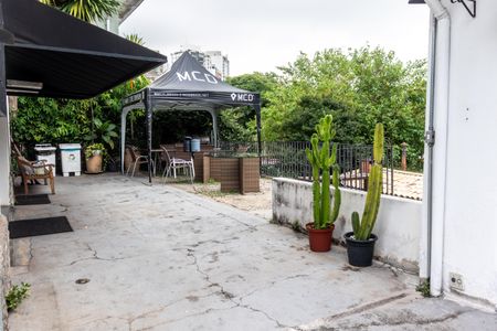 Casa para alugar com 350m², 3 quartos e 4 vagas Casa para alugar com 350m², 3 quartos e 4 vagasQuintal Fundos