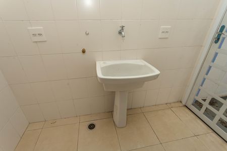 Casa de condomínio à venda com 215m², 3 quartos e 2 vagas Casa de condomínio à venda com 215m², 3 quartos e 2 vagasÁrea de serviço