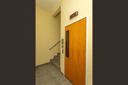 Casa de condomínio à venda com 215m², 3 quartos e 2 vagas Casa de condomínio à venda com 215m², 3 quartos e 2 vagasHall dos elevadores