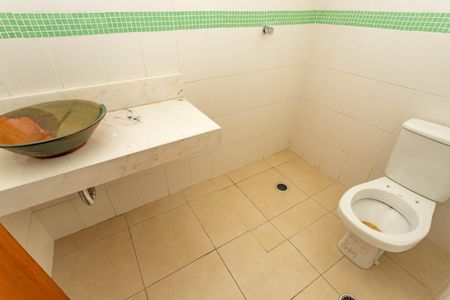 Casa de condomínio à venda com 215m², 3 quartos e 2 vagas Casa de condomínio à venda com 215m², 3 quartos e 2 vagasBanheiro da suíte