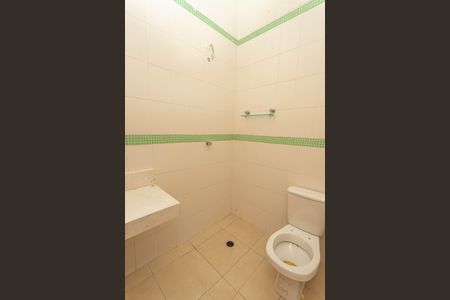 Casa de condomínio à venda com 215m², 3 quartos e 2 vagas Casa de condomínio à venda com 215m², 3 quartos e 2 vagasBanheiro da suíte