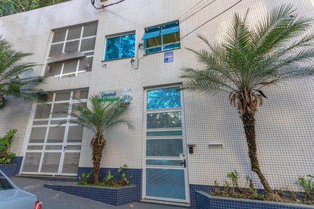 Casa de condomínio à venda com 215m², 3 quartos e 2 vagas Casa de condomínio à venda com 215m², 3 quartos e 2 vagasFachada + placa