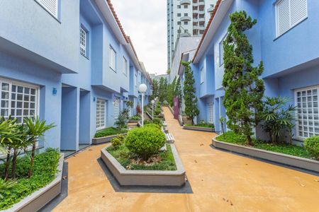 Casa de condomínio à venda com 215m², 3 quartos e 2 vagas Casa de condomínio à venda com 215m², 3 quartos e 2 vagasÁrea comum