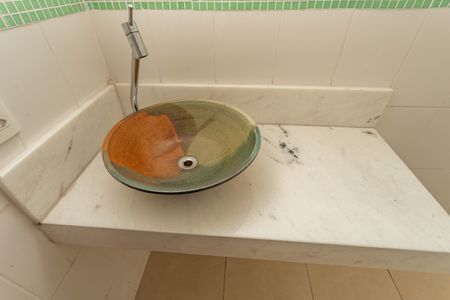 Casa de condomínio à venda com 215m², 3 quartos e 2 vagas Casa de condomínio à venda com 215m², 3 quartos e 2 vagasBanheiro da suíte