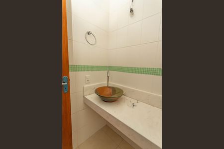 Casa de condomínio à venda com 215m², 3 quartos e 2 vagas Casa de condomínio à venda com 215m², 3 quartos e 2 vagasBanheiro da suíte