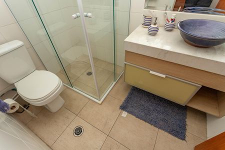 Casa de condomínio à venda com 216m², 3 quartos e 2 vagas Casa de condomínio à venda com 216m², 3 quartos e 2 vagasBanheiro da suíte