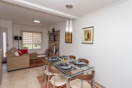 Casa de condomínio à venda com 216m², 3 quartos e 2 vagas Casa de condomínio à venda com 216m², 3 quartos e 2 vagasSala