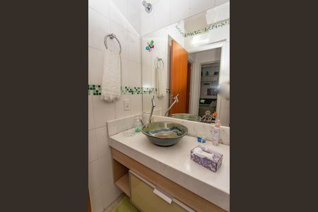 Casa de condomínio à venda com 216m², 3 quartos e 2 vagas Casa de condomínio à venda com 216m², 3 quartos e 2 vagasBanheiro Social