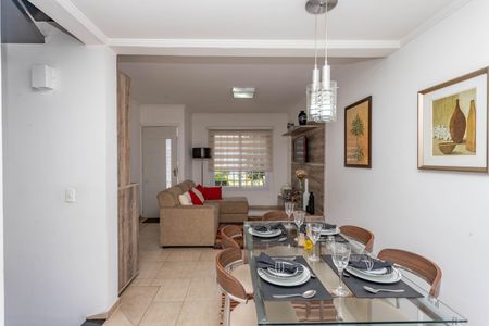 Casa de condomínio à venda com 216m², 3 quartos e 2 vagas Casa de condomínio à venda com 216m², 3 quartos e 2 vagasSala