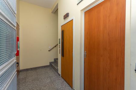 Casa de condomínio à venda com 216m², 3 quartos e 2 vagas Casa de condomínio à venda com 216m², 3 quartos e 2 vagasHall elevador