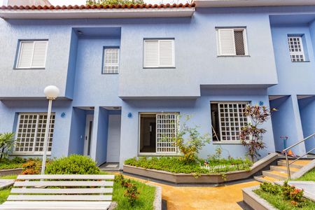 Casa de condomínio à venda com 215m², 3 quartos e 2 vagas Casa de condomínio à venda com 215m², 3 quartos e 2 vagasFachada da casa