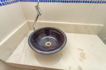 Casa de condomínio à venda com 215m², 3 quartos e 2 vagas Casa de condomínio à venda com 215m², 3 quartos e 2 vagasBanheiro da suíte