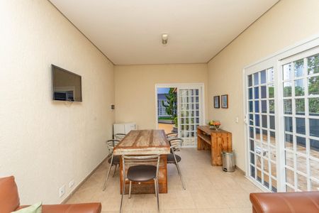 Casa de condomínio à venda com 215m², 3 quartos e 2 vagas Casa de condomínio à venda com 215m², 3 quartos e 2 vagasÁrea comum - Salão de festas