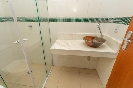 Casa de condomínio à venda com 215m², 3 quartos e 2 vagas Casa de condomínio à venda com 215m², 3 quartos e 2 vagasBanheiro social