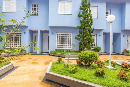 Casa de condomínio à venda com 215m², 3 quartos e 2 vagas Casa de condomínio à venda com 215m², 3 quartos e 2 vagasVista da sala