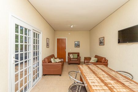 Casa de condomínio à venda com 215m², 3 quartos e 2 vagas Casa de condomínio à venda com 215m², 3 quartos e 2 vagasÁrea comum - Salão de festas