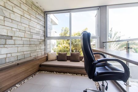 Casa de condomínio à venda com 464m², 4 quartos e 4 vagas Casa de condomínio à venda com 464m², 4 quartos e 4 vagasVaranda