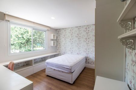 Casa de condomínio à venda com 464m², 4 quartos e 4 vagas Casa de condomínio à venda com 464m², 4 quartos e 4 vagasSuíte 2