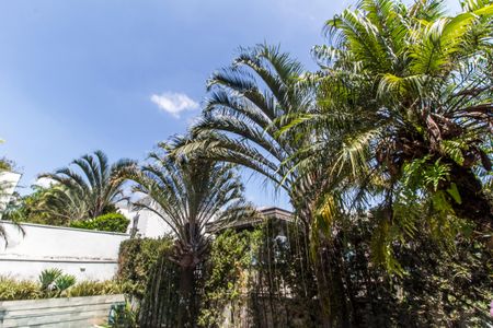 Casa de condomínio à venda com 464m², 4 quartos e 4 vagas Casa de condomínio à venda com 464m², 4 quartos e 4 vagasPiscina