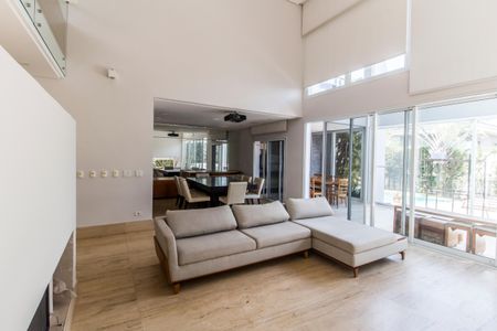 Casa de condomínio à venda com 464m², 4 quartos e 4 vagas Casa de condomínio à venda com 464m², 4 quartos e 4 vagasSala