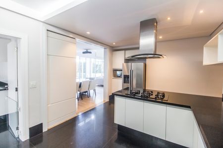 Casa de condomínio à venda com 464m², 4 quartos e 4 vagas Casa de condomínio à venda com 464m², 4 quartos e 4 vagasCozinha