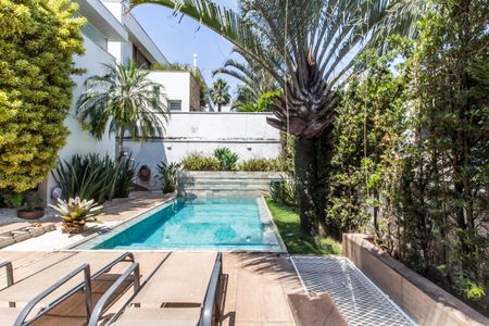 Casa de condomínio à venda com 464m², 4 quartos e 4 vagas Casa de condomínio à venda com 464m², 4 quartos e 4 vagasPiscina