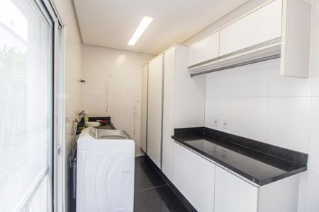 Casa de condomínio à venda com 464m², 4 quartos e 4 vagas Casa de condomínio à venda com 464m², 4 quartos e 4 vagasÁrea de Serviço