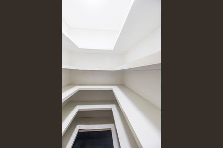 Casa de condomínio à venda com 464m², 4 quartos e 4 vagas Casa de condomínio à venda com 464m², 4 quartos e 4 vagasDespensa