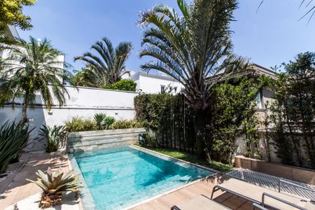 Casa de condomínio à venda com 464m², 4 quartos e 4 vagas Casa de condomínio à venda com 464m², 4 quartos e 4 vagasPiscina