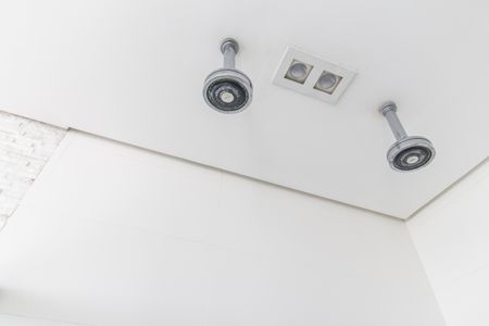 Casa de condomínio à venda com 464m², 4 quartos e 4 vagas Casa de condomínio à venda com 464m², 4 quartos e 4 vagasDetalhe do Banheiro da Suite