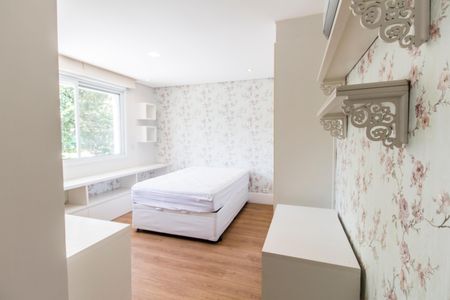 Casa de condomínio à venda com 464m², 4 quartos e 4 vagas Casa de condomínio à venda com 464m², 4 quartos e 4 vagasSuíte 2