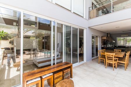 Casa de condomínio à venda com 464m², 4 quartos e 4 vagas Casa de condomínio à venda com 464m², 4 quartos e 4 vagasVaranda gourmet