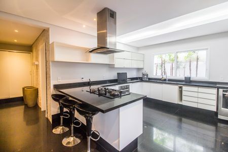 Casa de condomínio à venda com 464m², 4 quartos e 4 vagas Casa de condomínio à venda com 464m², 4 quartos e 4 vagasCozinha